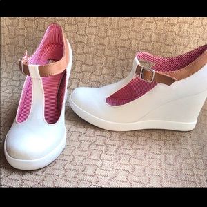 BC Footwear Sz 81/2 closed toe retro platform